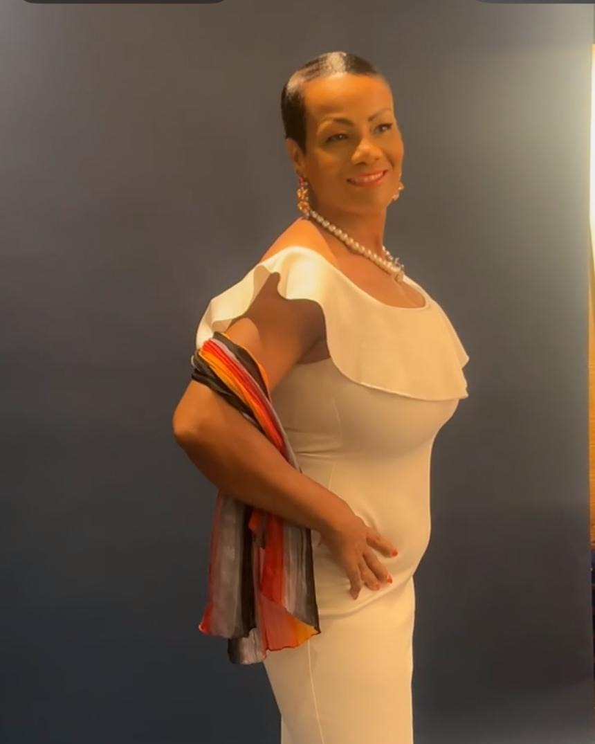 Nadia, coiffeuse et gérante du salon Ciseaux d'Or
